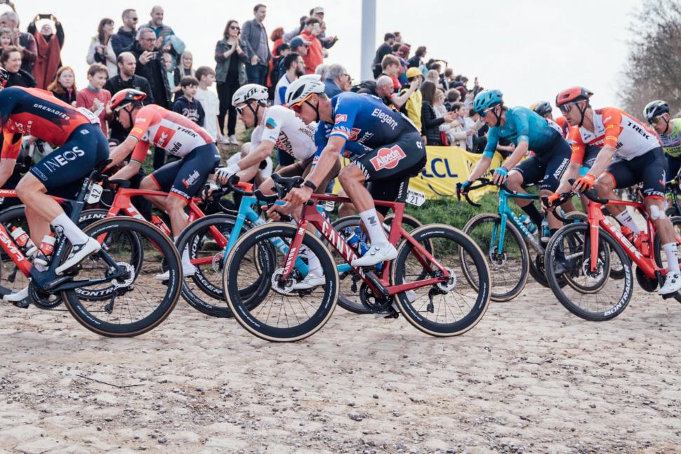 2023 Paris Roubaix Mathieu van der Poel © Zac Williams-SWpix.com - 1 (2)